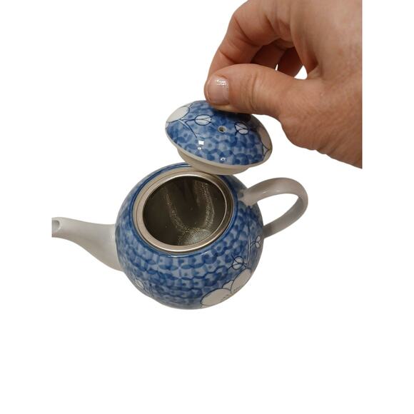 Round Asian Teapot Set Strainer Cup Floral Blue White Oriental Country Cottage - Picture 5 of 14